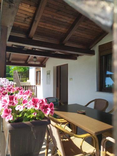 شرفة/ تراس, Holiday Home Bozicevic in راكوفيكا