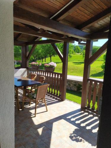 شرفة/ تراس, Holiday Home Bozicevic in راكوفيكا