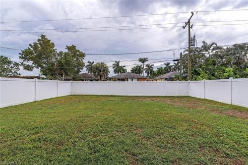 Naples Beachhouse - Minutes to the Beach & Mercato & Shopping and Dining