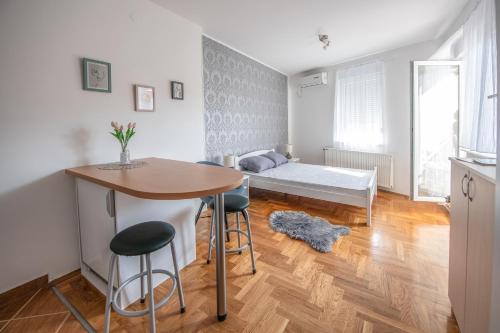 . Stella Modern Apartment 2