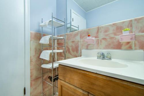 Spacious Abode l Three King beds and Sofa bed l 4K TVs in All bedrooms / 5G WiFi
