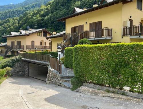 . Appartamento con Giardino e Box in Valmalenco
