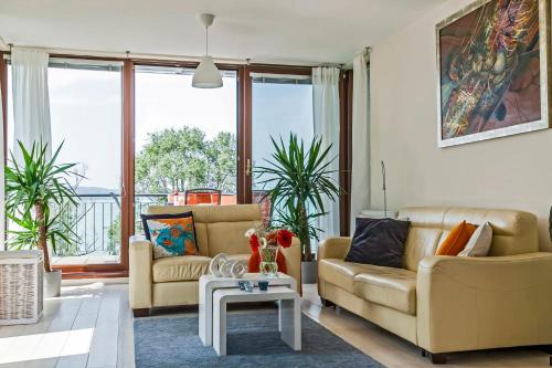 Panoramic Art Apartment with jacuzzi