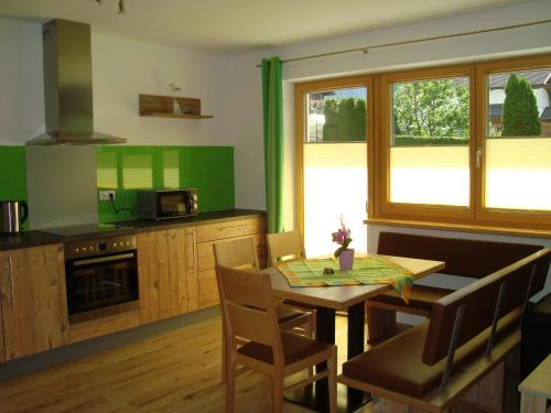 B&B Pfunds - Haus Alexander - Bed and Breakfast Pfunds