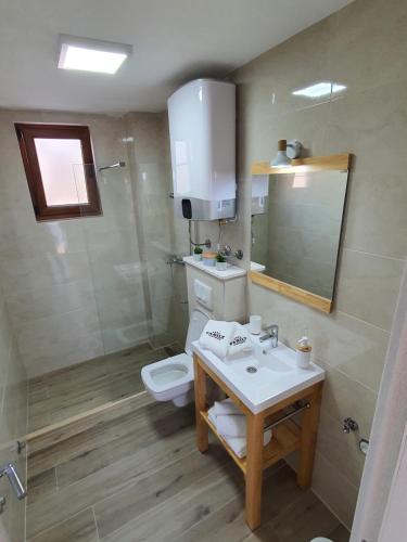 One-Bedroom Apartment image 3
