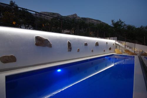 Apartments Makarska - image 4