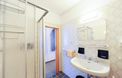 Bathroom, Pension Panorama in Stelvio