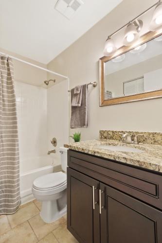 Plush Living next to Forest Park/BJC/Zoo/WashU in Maryland Heights, USA