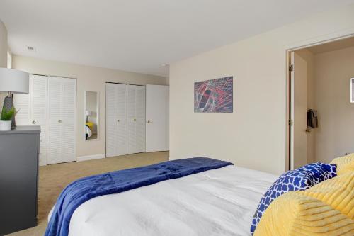 Plush Living next to Forest Park/BJC/Zoo/WashU in Maryland Heights, USA