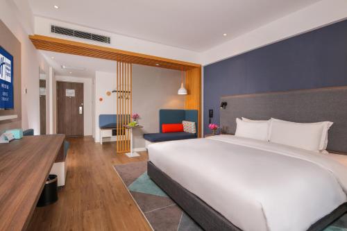 room detail thumbnail 2