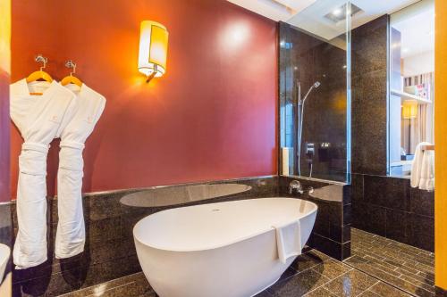 room detail thumbnail 2