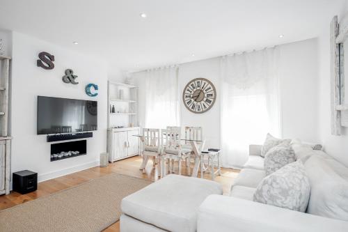 The white home near Kensington high st, London