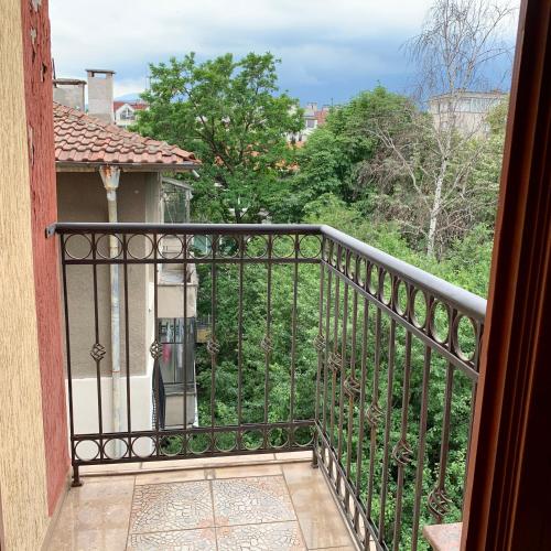 California Hotel - image 10
