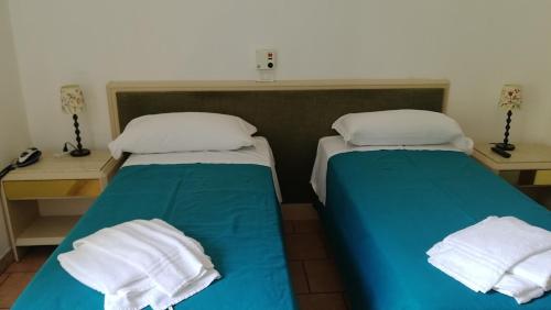 Twin Room image 3