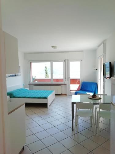  LAKE & CASTLE VIEW apartment, Unterkunft in Riva del Garda