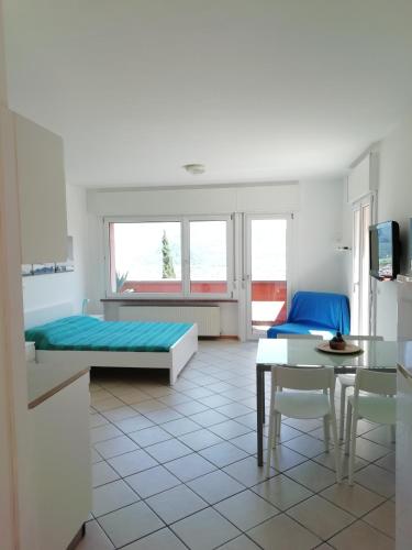  LAKE & CASTLE VIEW apartment, Pension in Riva del Garda