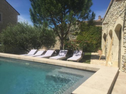 Peldbaseins, Les Terrasses de Vallérargues (Les Terrasses de Vallerargues) in Vallerargues