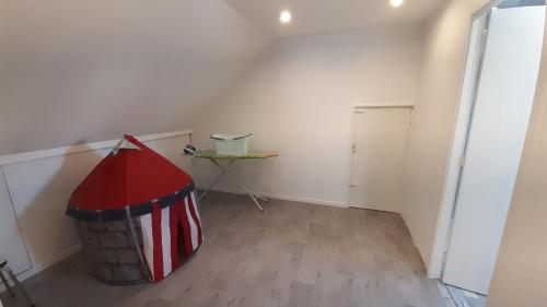 Escapade - image 11
