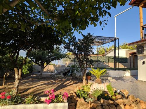  Saronikos Family House with Garden & Sea view in Isthmia