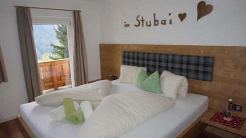 2 bedrooms, 3 beds