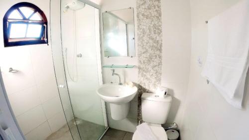 Standard Twin Room image 9