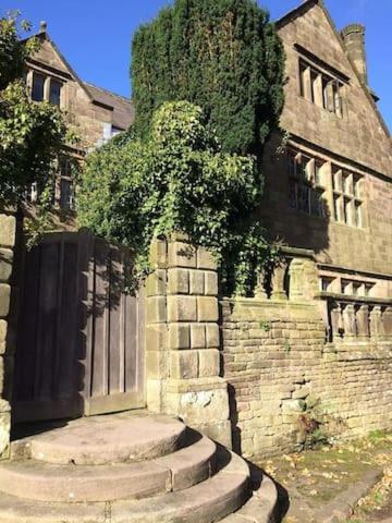 Riber Hall Manor - Accommodation - Matlock Bank