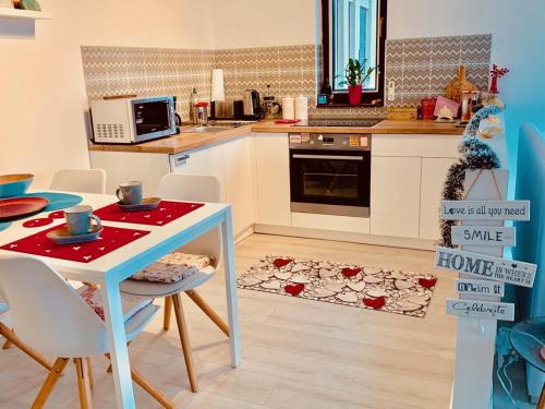 Sunny Deluxe Apt. & Terrace, Budapest (photo 2)