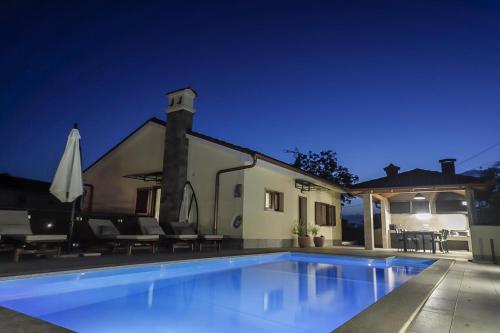 Peldbaseins, Casa Tilia in Šapjane