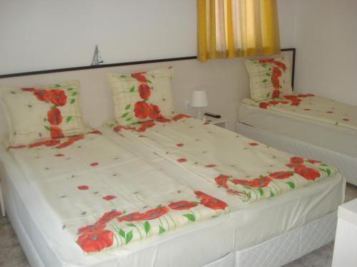 Double Room image 3