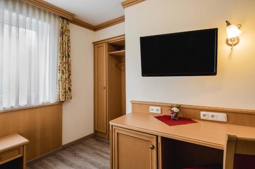 Hotel Bayerischer Löwe - image 6