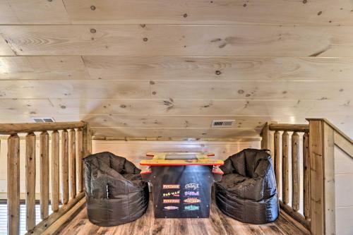 Resort Cabin w/ Hot Tub 3 Miles to Dollywood - image 5