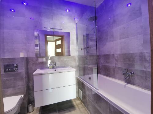 Nowoczesny, rodzinny apartament z widokiem na morze in Пуцк