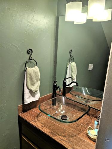 Two-Bedroom Premier Townhouse Unit #86 by Snow Summit Townhouses Bus Lic #23581 - image 9
