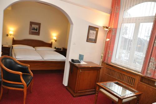 1 double bed, 1 twin bed
