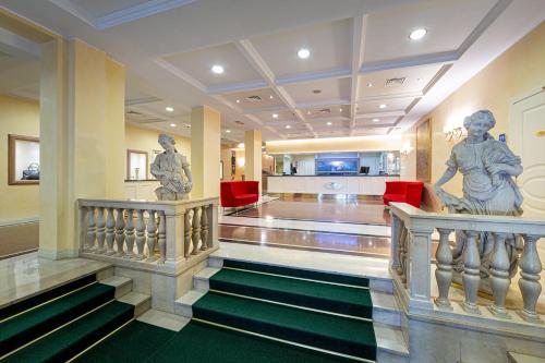 Ambassador Palace Hotel