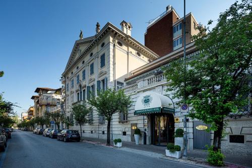 Ambassador Palace Hotel