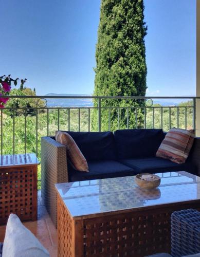 Gastouri Villa Pascalia with heated pool in October and views