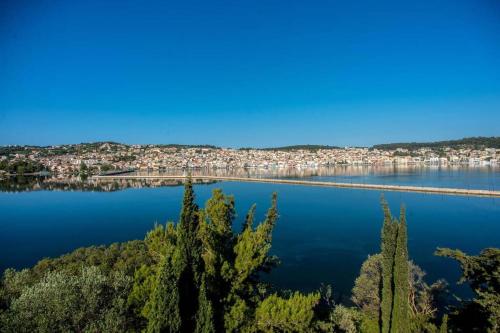 A & B Minimal Suite with Sea View in Argostoli