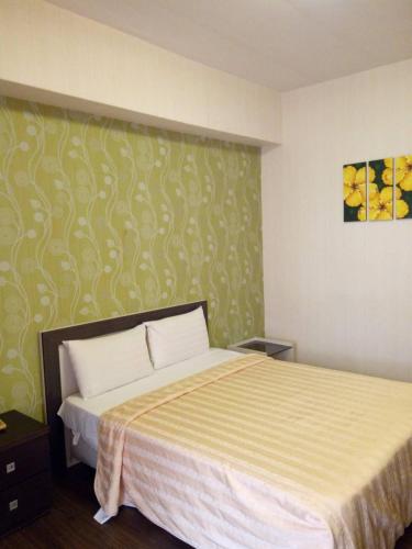 Standard Double Room image 3
