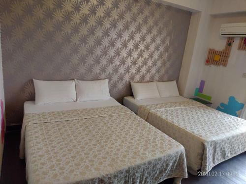 Quadruple Room image 5