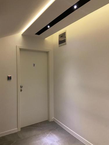 Two-Bedroom Apartment with Balcony and Sea View image 4