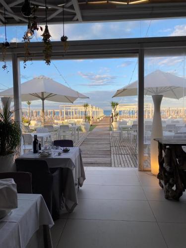 playa, AQUA RESORT GIULIANOVA - Houseboat Experience in Giulianova