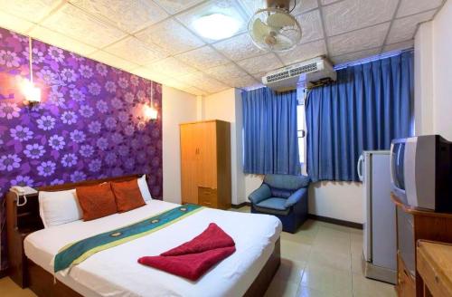 room detail thumbnail 2