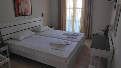 2 twin beds