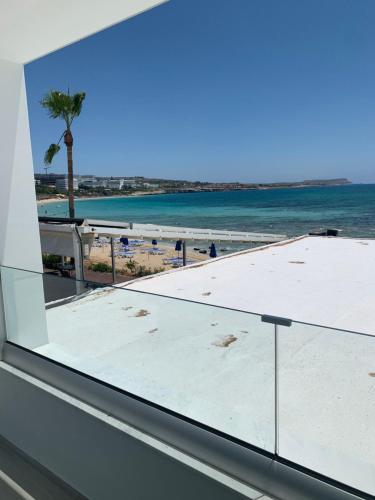 Karousos Beach Rooms 3