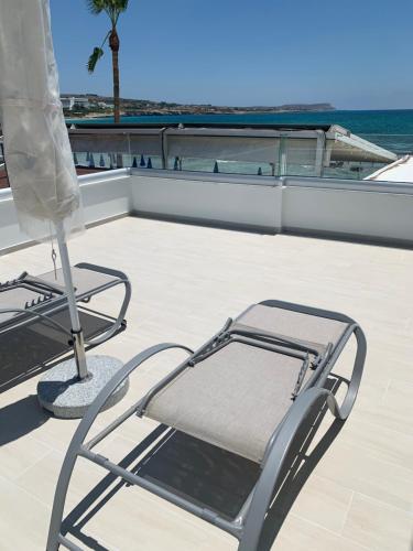 Karousos Beach Rooms 4