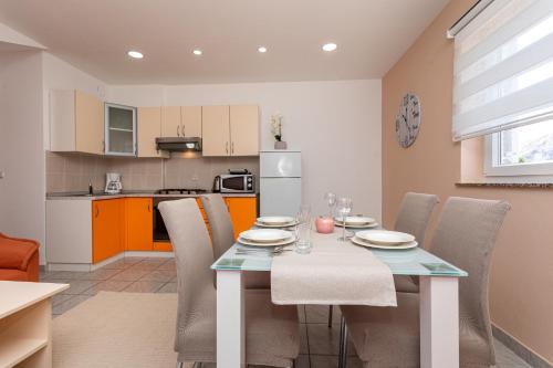One-Bedroom Apartment with Balcony