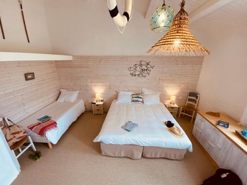 3 twin beds