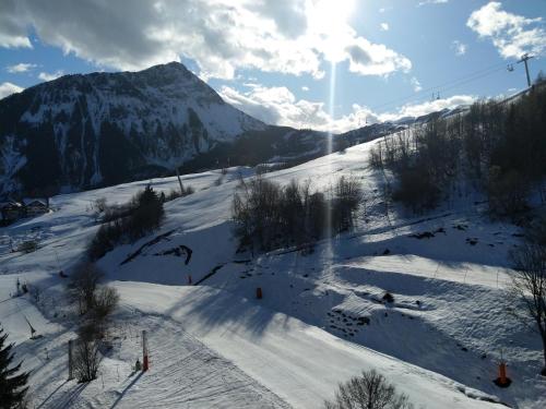 Corbier centre 32m2 balcon Sud vue pistes Vostok 9e étage Classé Tourisme et Label Qualité Hébergement déco Savoie