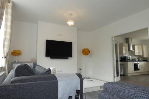 Copley Loft 3 Bedroom House with Patio